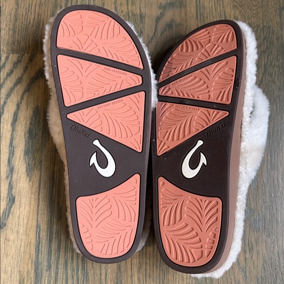 OluKai Cream Fuzzy Sandals - Picture 4 of 5